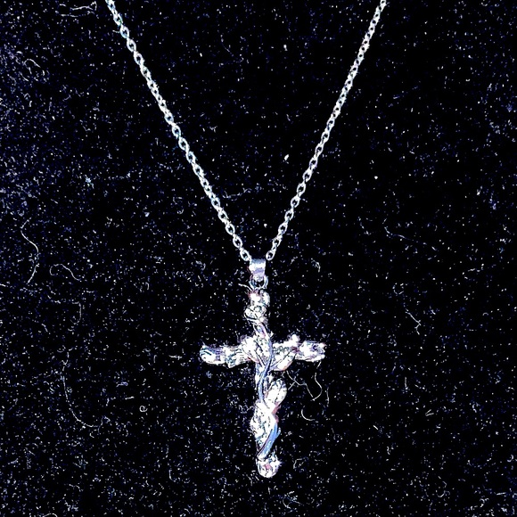 Sterling Silver Cross w/Rose on it! - Picture 1 of 2
